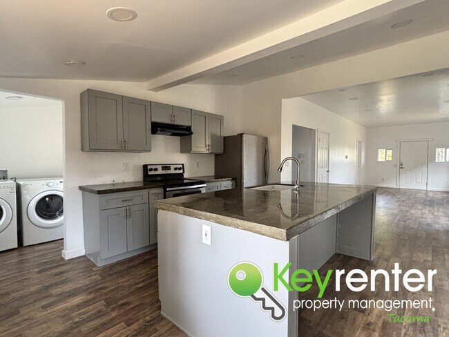 Building Photo - Updated 3-Bedroom Home for Rent in Central...