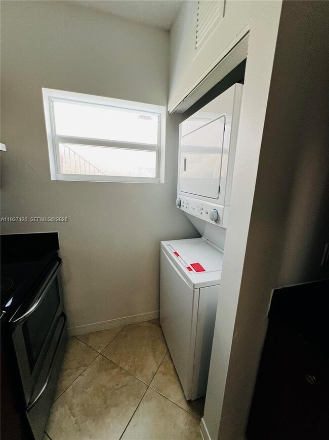 Building Photo - 946 Bay Dr