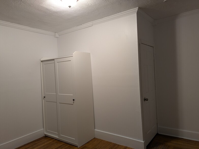 Building Photo - 70 Benham St