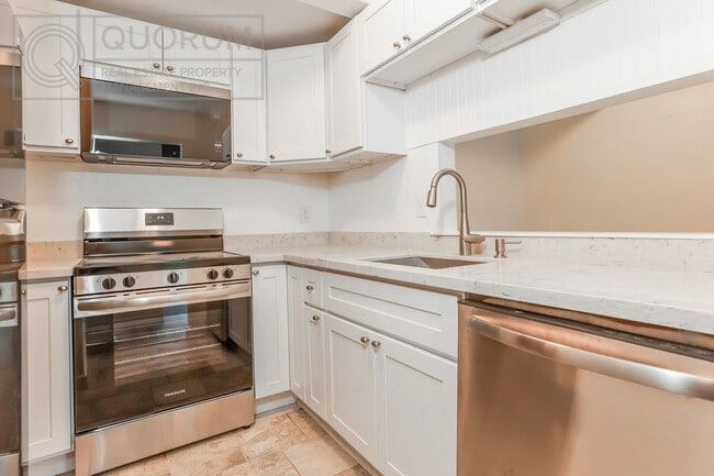 Building Photo - 3 Bed 2 Bathroom Edmonds Condo!