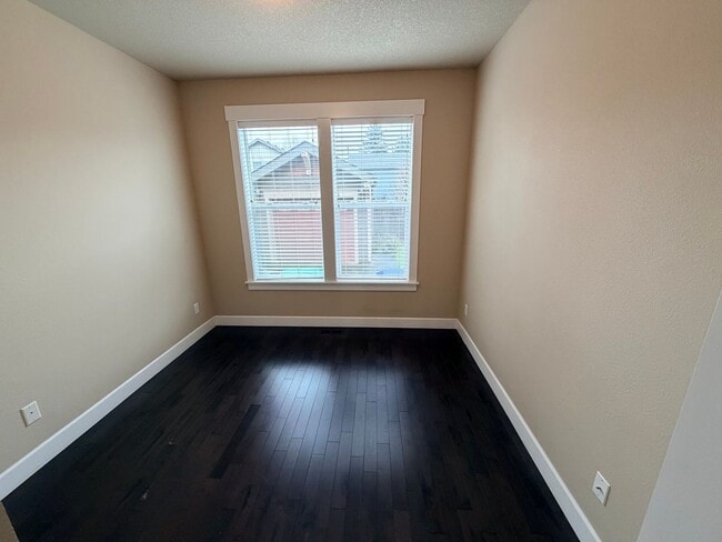 Building Photo - 4bed/2.5 Bath Craftsman in Kenton