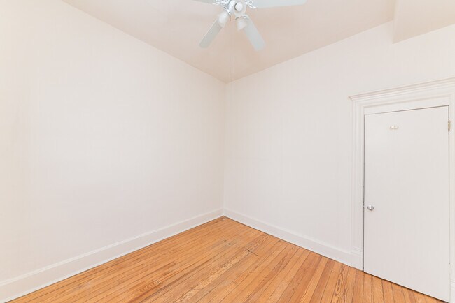 Building Photo - 1401 W Huron St