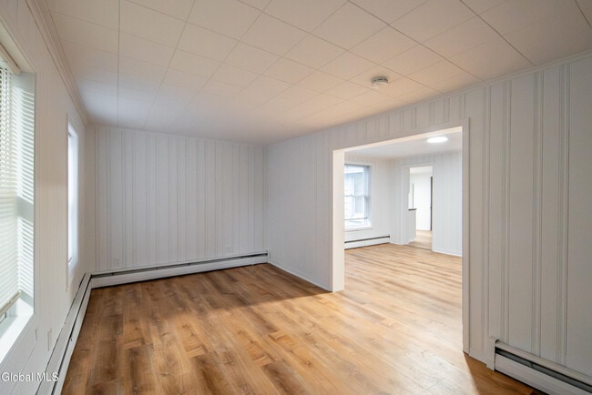 Building Photo - 37 Undine St