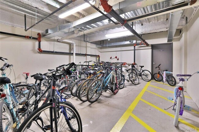 Building Photo - 68 Lake St