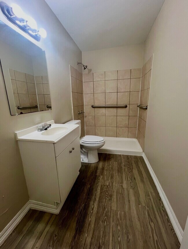 Building Photo - 415 Randall St