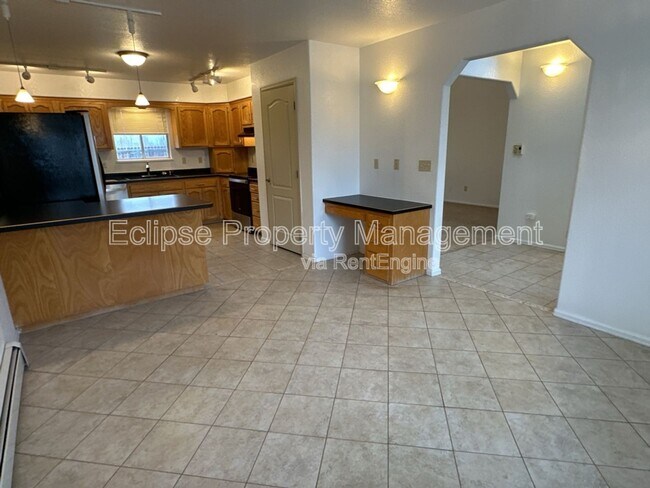 Building Photo - 637 Avalon Ct