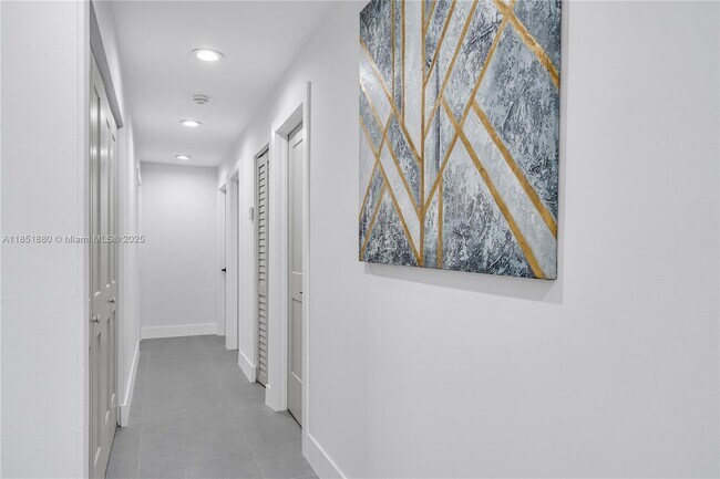 Building Photo - 7106 SW 103rd Pl