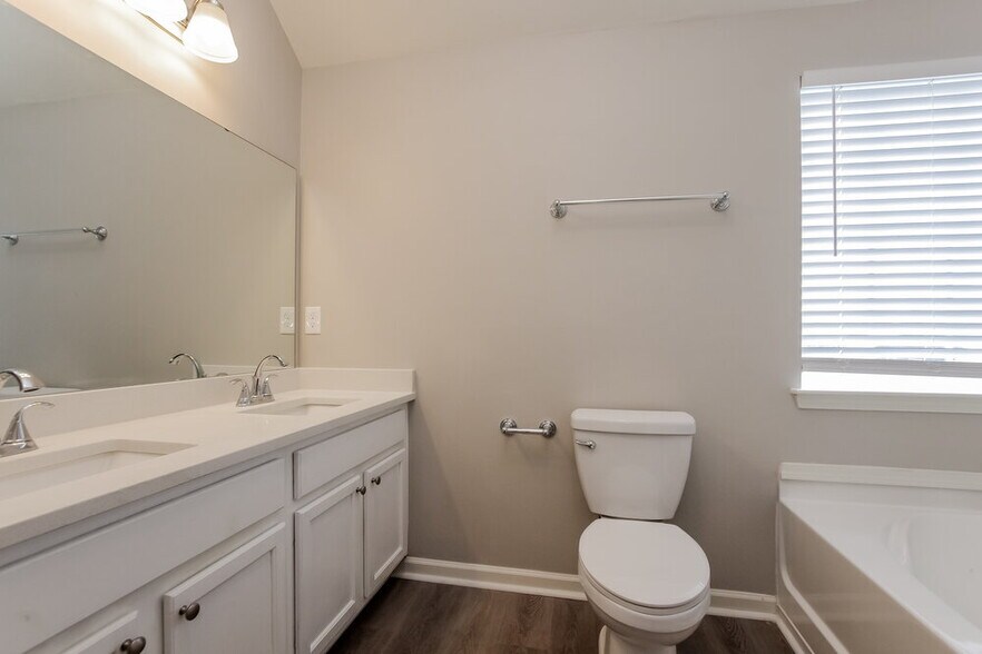 Building Photo - 2449 Reid Oaks Dr