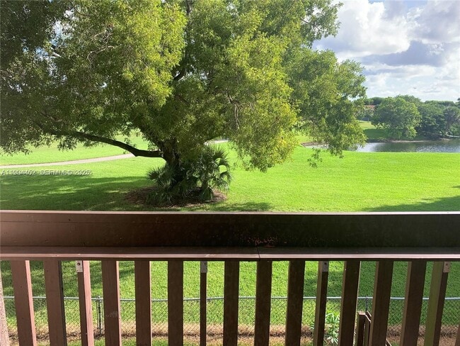 Building Photo - 515 W Park Dr