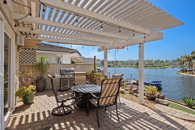 Building Photo - 1408 La Plaza Dr