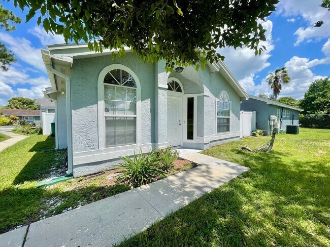 Building Photo - 313 San Gabriel St