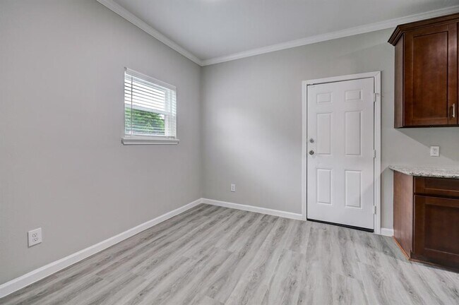 Building Photo - 9850 Pagewood Ln
