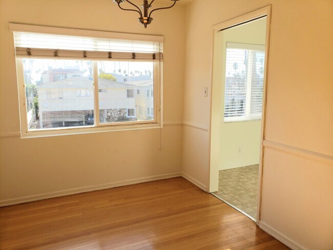 Building Photo - 913 6th St