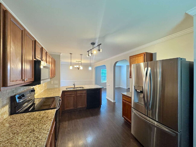 Building Photo - Spacious Three Bedroom Home in Churchill N...