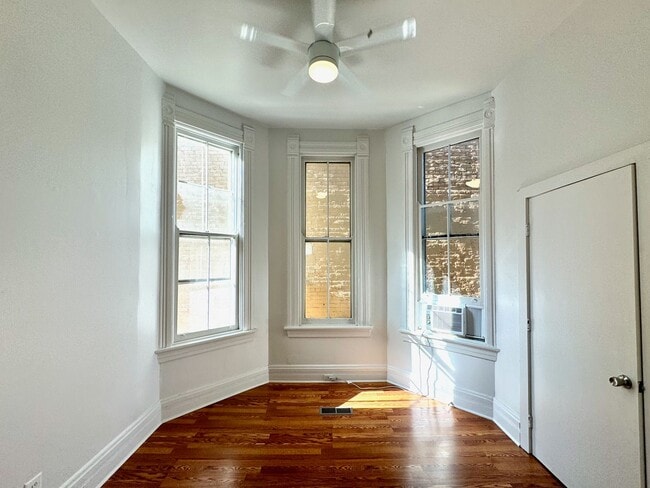 Building Photo - 2233 Victor St