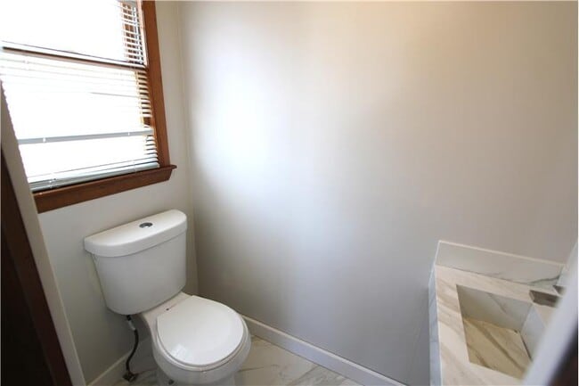 Building Photo - 21 Moore Ave