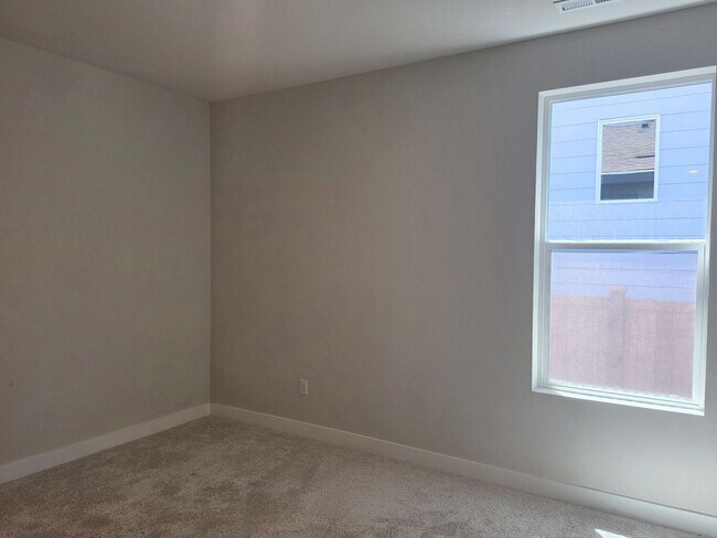 Building Photo - 3 Bedroom Plus Den Rambler in Arborwood!
