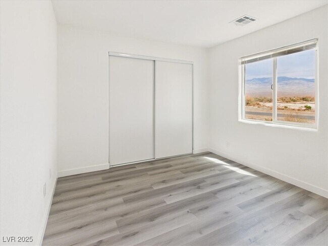 Building Photo - 5610 N Linda St