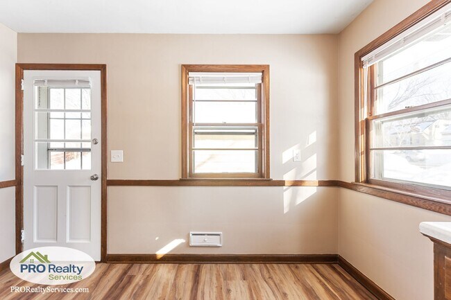 Building Photo - 3 Bedroom Home in St. Louis Park