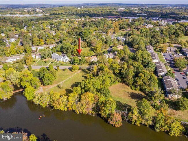 Building Photo - 18 Pond View Dr