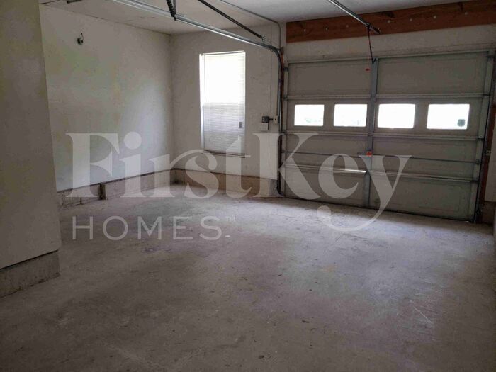 Building Photo - 160 Danzid Dr