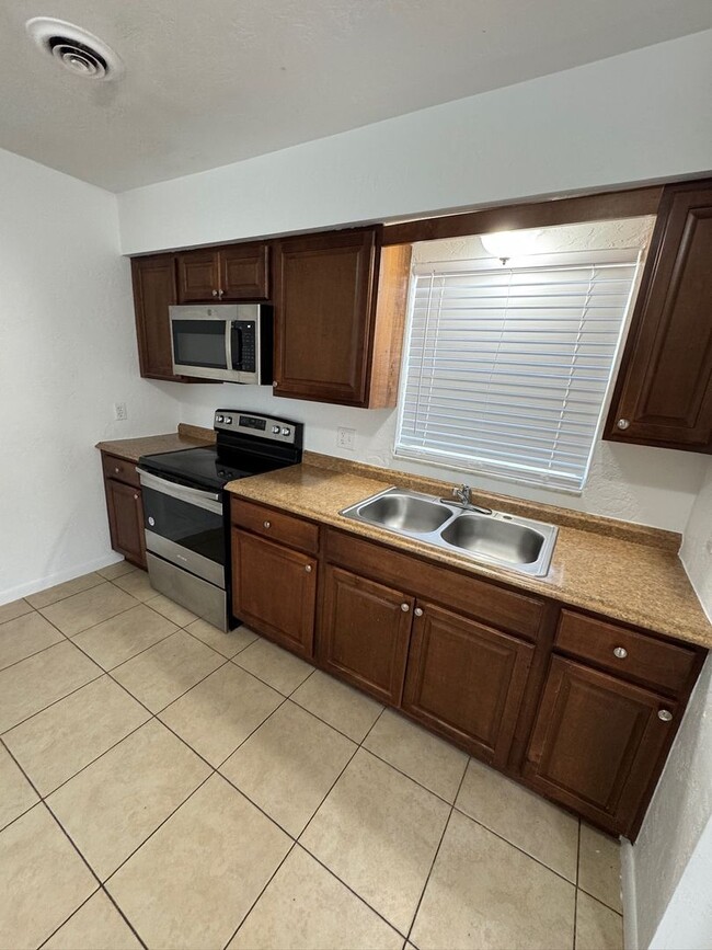 Building Photo - 1643 NE 70th St