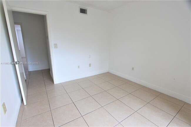Building Photo - 2750 W 76th St