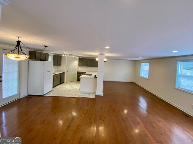 Building Photo - 487 Morgan Mill Rd