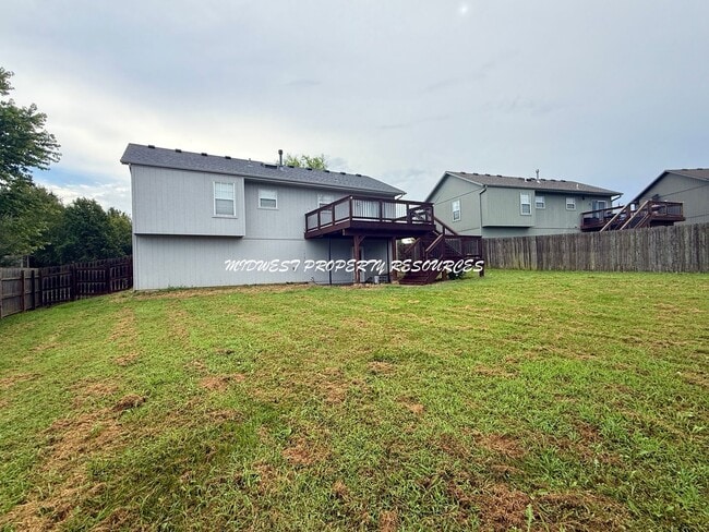Building Photo - Lee's Summit Schools! 3 Bedroom/2.5 Bath H...