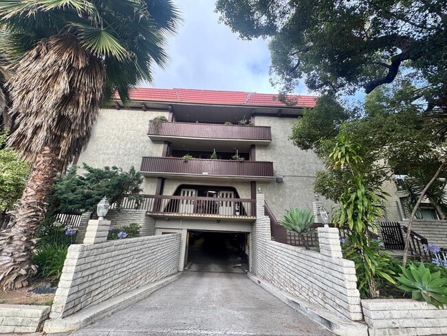 Building Photo - 1825 N Gramercy Pl