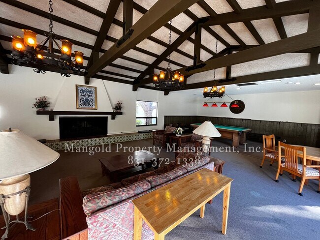 Building Photo - Upstairs 1-Bed, 1-Bath Condo Located At Oc...