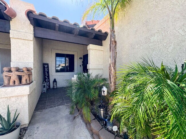 Building Photo - "Well Maintained 3 Bedroom, 2 Bathroom Poo...