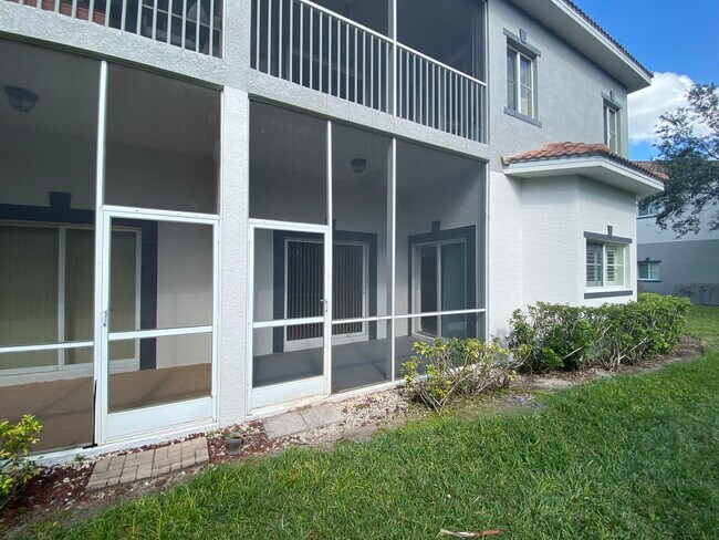 Building Photo - 12101 Santaluz Dr