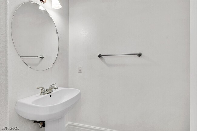 Building Photo - 6632 Babys Tear Pl