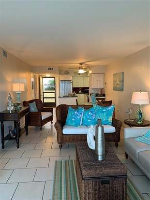 Building Photo - 1500 Park Beach Cir