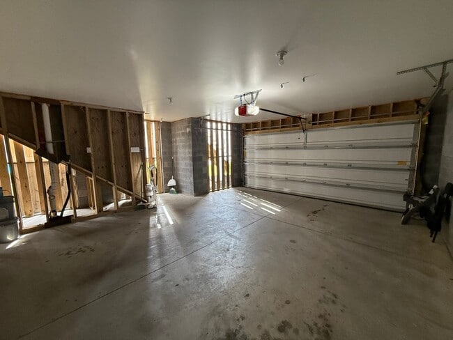 Building Photo - Move In Ready Townhome in Marshview Commons