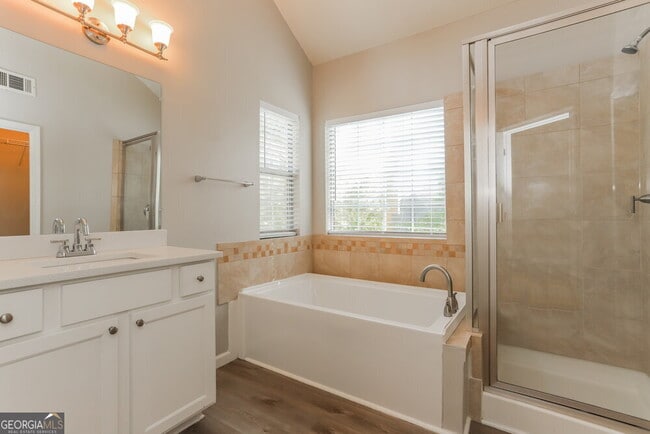 Building Photo - 2057 Wedgewood Dr