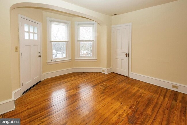 Building Photo - 427 E Main St