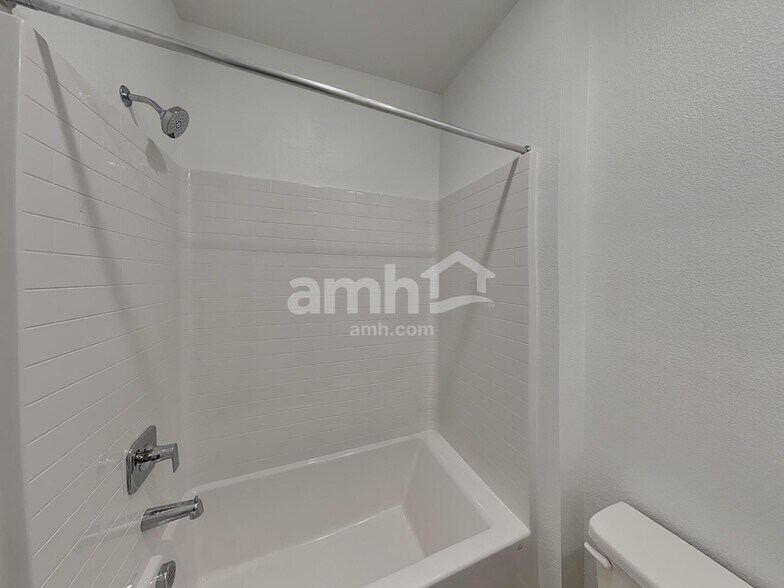 Building Photo - 10131 Cv Mountain St