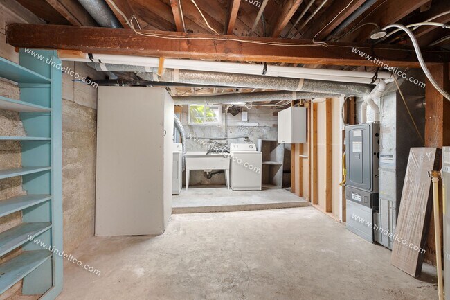 Building Photo - Pet-Friendly Portsmouth Bungalow with Fenc...