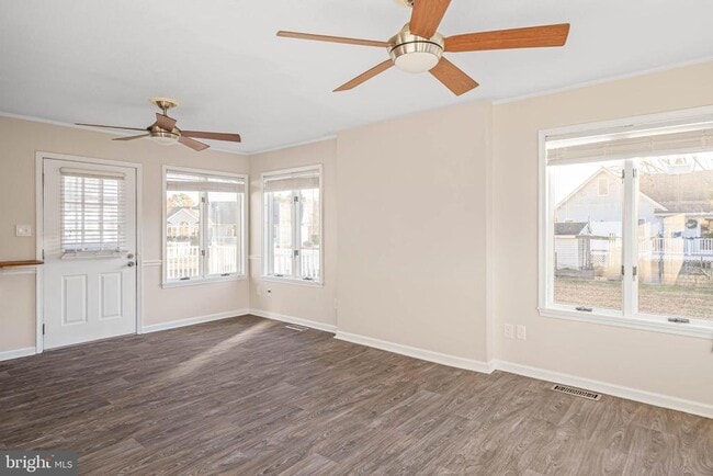 Building Photo - 521 Harbor Rd