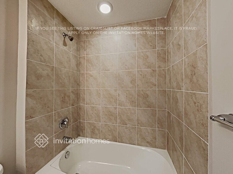 Building Photo - 550 SE Whitmore Dr