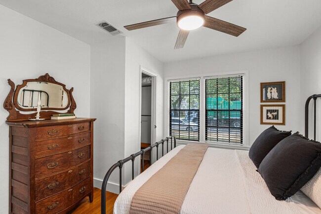 Building Photo - 306 Naples St