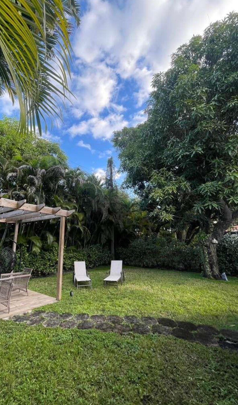 Building Photo - 15 Oviedo Ave