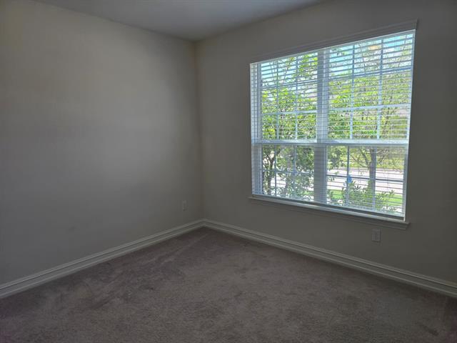 Building Photo - 2724 Southampton Dr