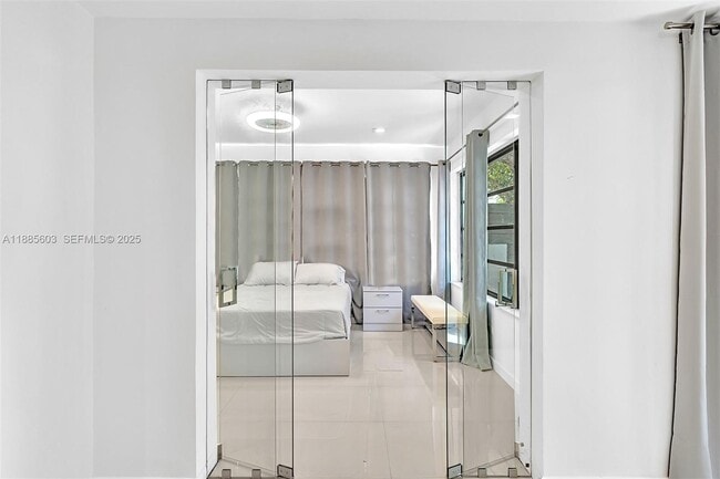 Building Photo - 1000 10th St