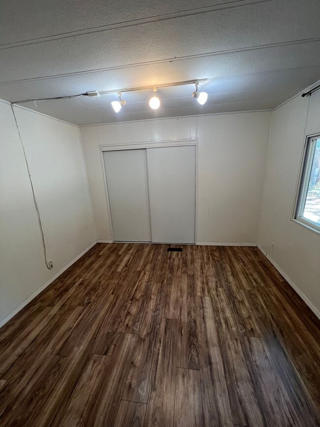 Building Photo - Magalia Home for rent, 1 car garage, 2 bed...