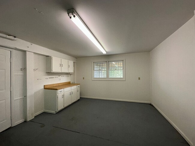 Building Photo - Furnished Townhome with Water Views and Boat Slip!