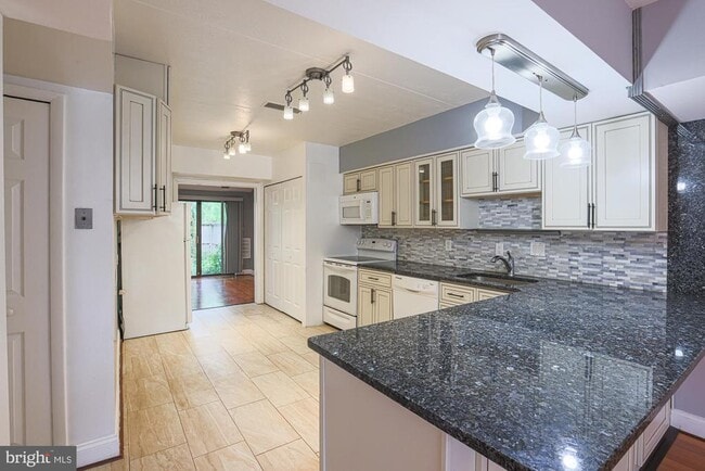 Building Photo - 17 Farmhouse Ct