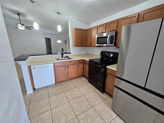 Building Photo - 4876 30th Ave